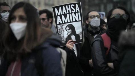 İ­r­a­n­ ­P­r­o­t­e­s­t­o­c­u­l­a­r­ı­ ­İ­d­a­m­a­ ­B­a­ş­l­a­d­ı­:­ ­D­ü­n­y­a­d­a­n­ ­­D­u­r­d­u­r­u­n­­ ­Ç­a­ğ­r­ı­s­ı­
